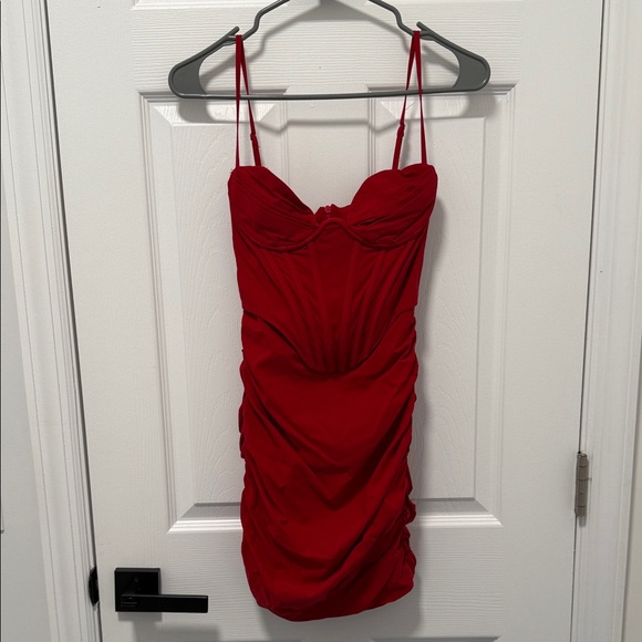Chic Backless Red Dress - Picture 5 of 6